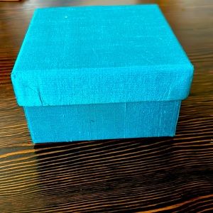 Beautiful blue small sturdy box GAP